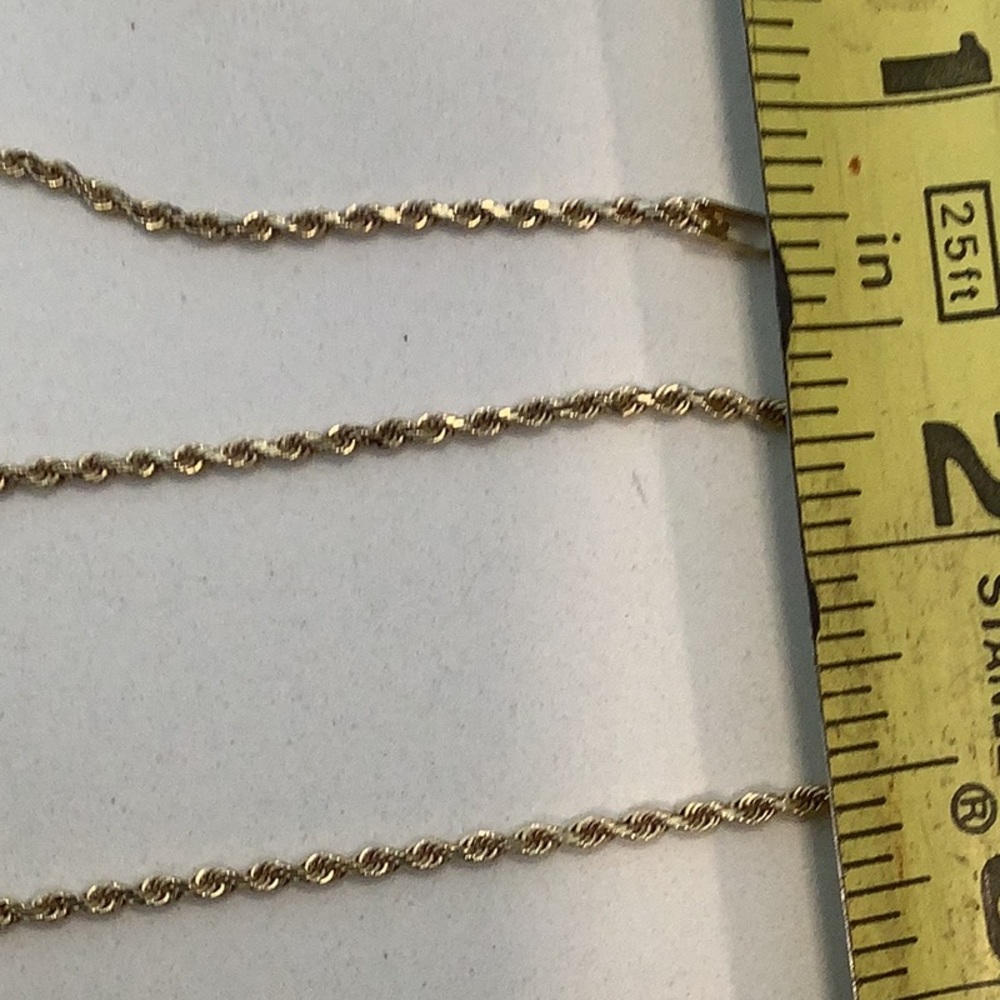10 KARAT GOLD ROPE CHAIN & 14 karat cross. - Picture 6 of 6